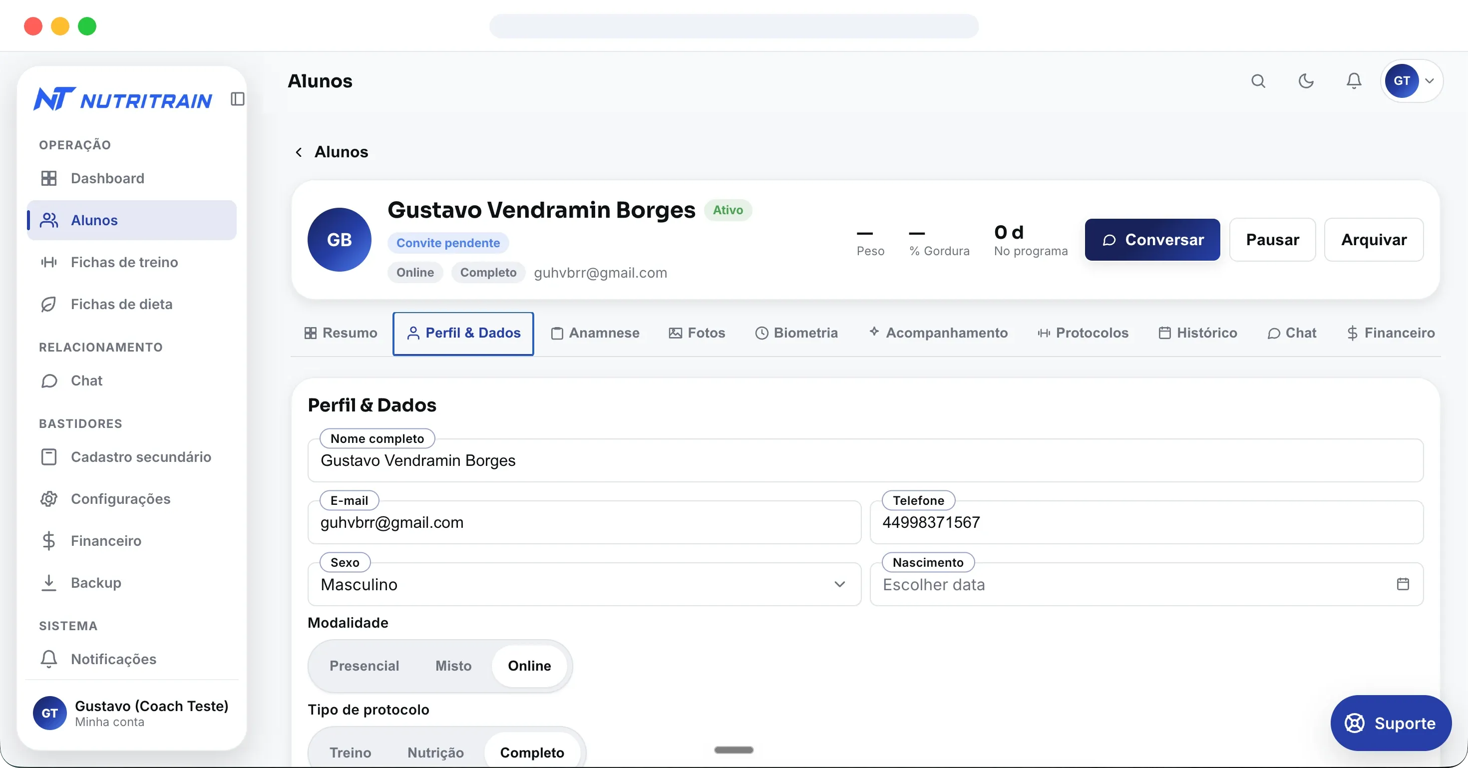 Painel do coach: acompanhamento dos alunos com check-ins, progresso do plano e status